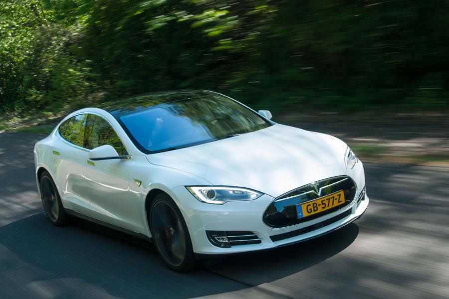  Tesla Model S P85D 2014 года  (WW) (фото 8 из 10)